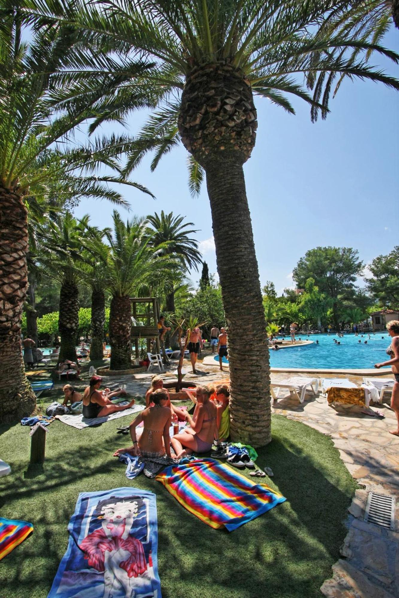 Camping & Resort La Torre Del Sol Miami Playa Exteriör bild